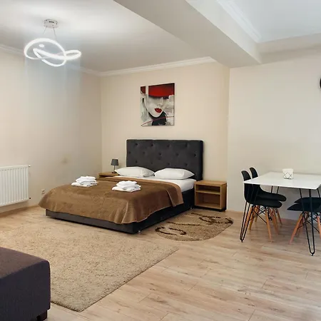מוקצ'בה Apartments Domovik Korzo מראה חיצוני תמונה